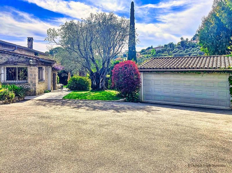 Maison - 210 m² - 8 pièces