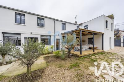 Maison - 180 m² - 8 pièces