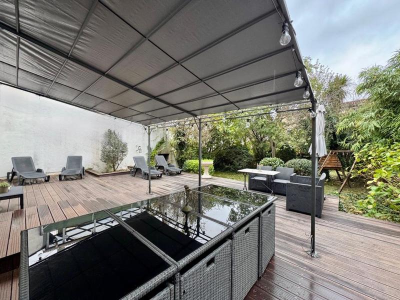 Maison de ville - 238 m² - 8 pièces