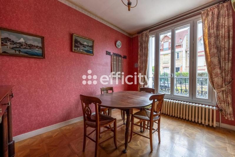 Maison - 210 m² - 9 pièces