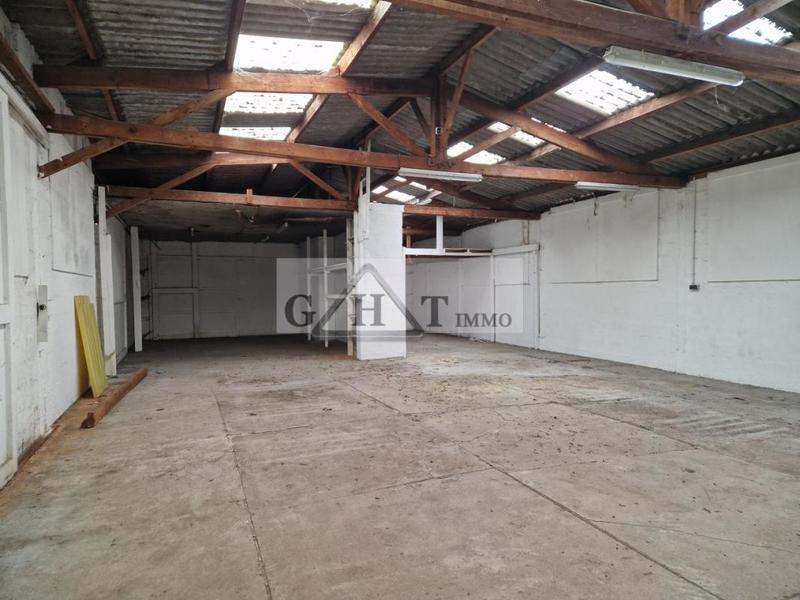 Entrepôt - 1 601 m²