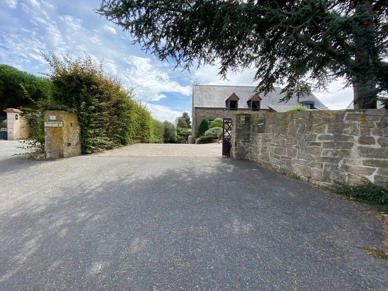 Maison - 280 m² - 10 pièces