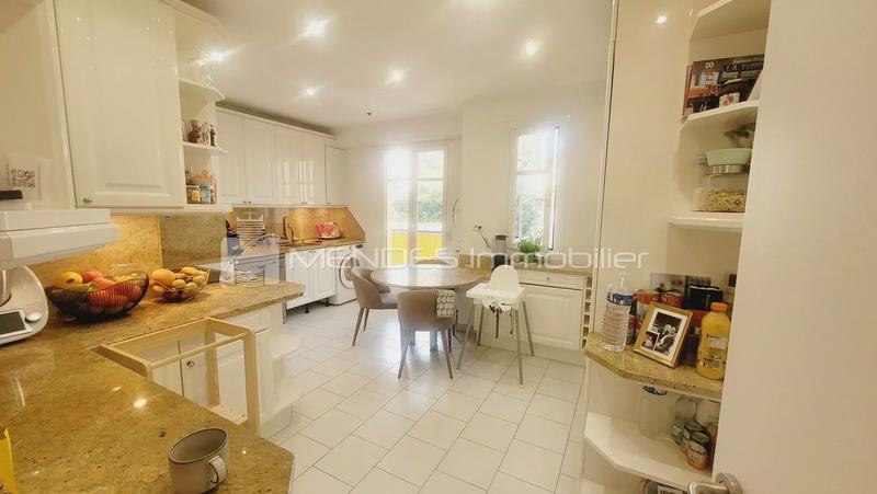 Appartement - 140 m² - 4 pièces