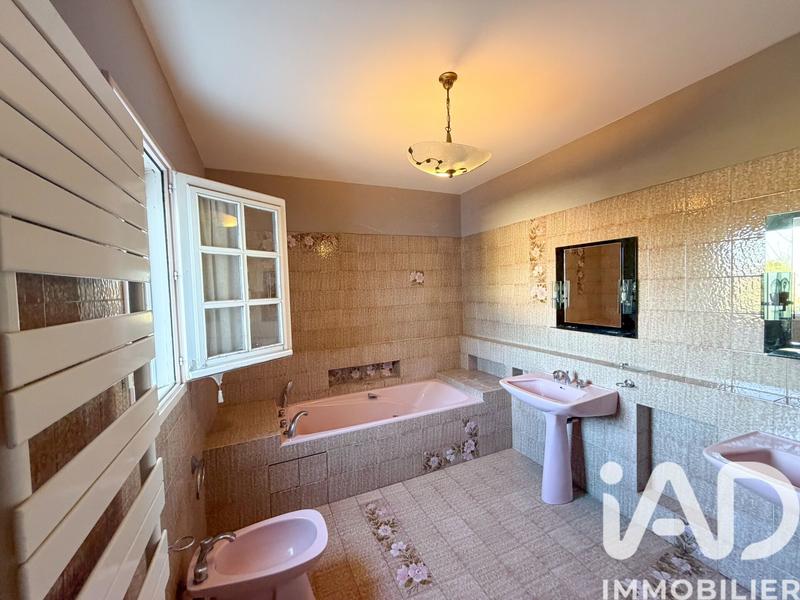 Maison de village - 257 m² - 17 pièces