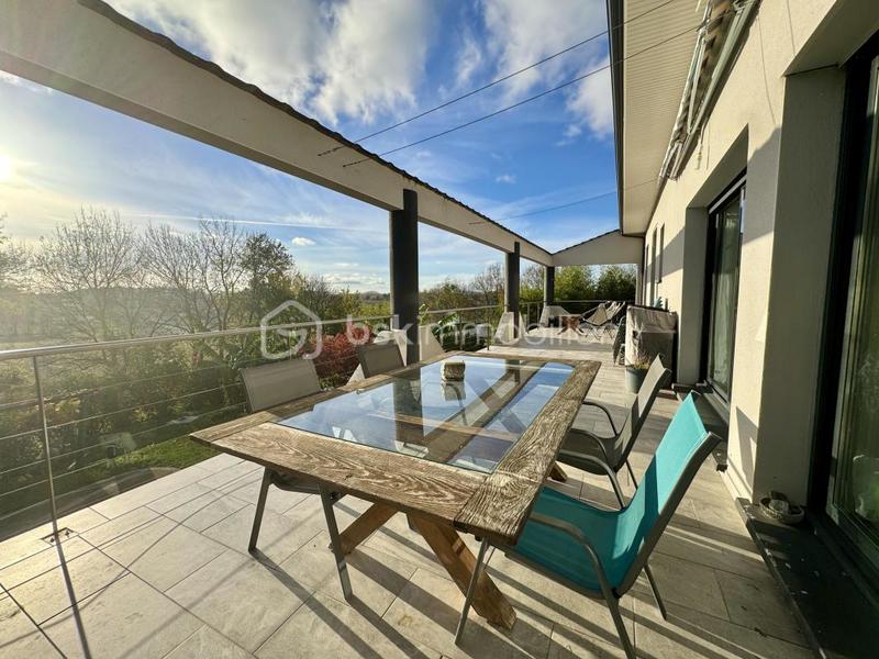 Maison - 212 m² - 7 pièces