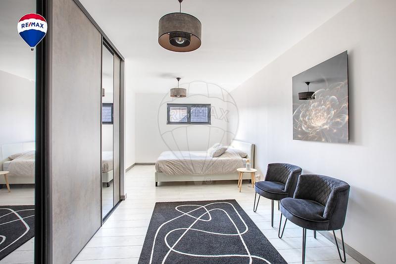 Atelier d'activités - 181 m² - 6 pièces