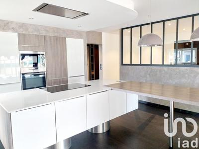 Maison - 169 m² - 9 pièces