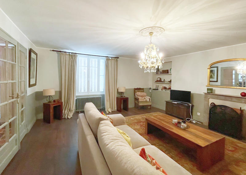 Maison - 218 m² - 12 pièces