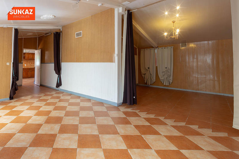 Maison - 220 m² - 7 pièces