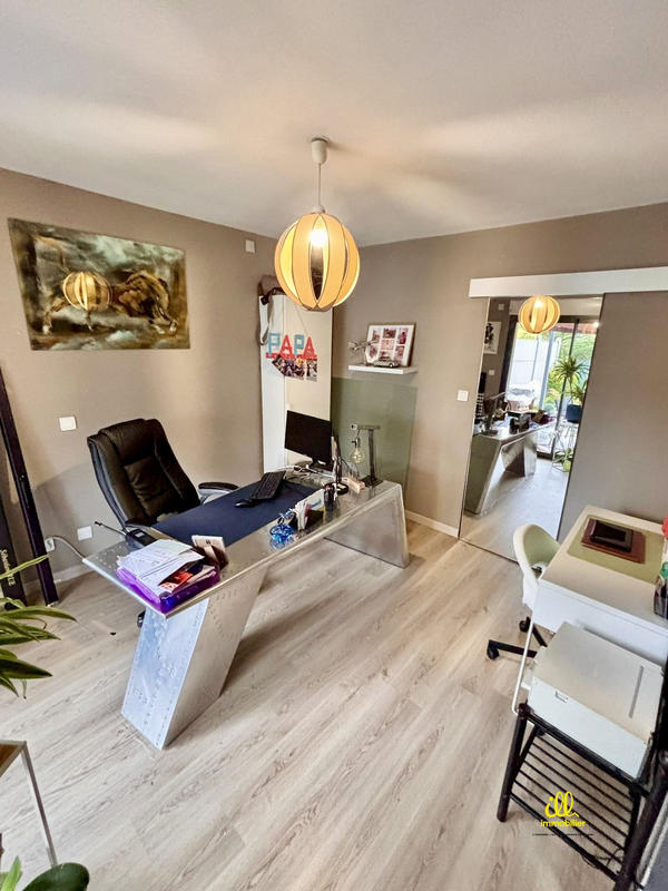 Maison - 179 m² - 7 pièces