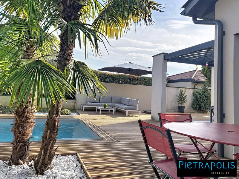 Maison - 140 m² - 5 pièces