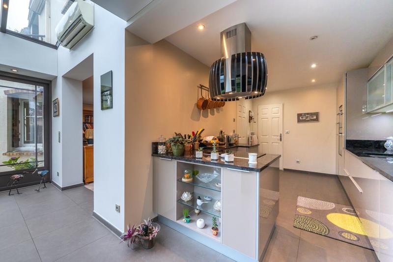 Maison - 200 m² - 9 pièces