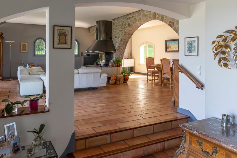 Maison - 238 m² - 8 pièces