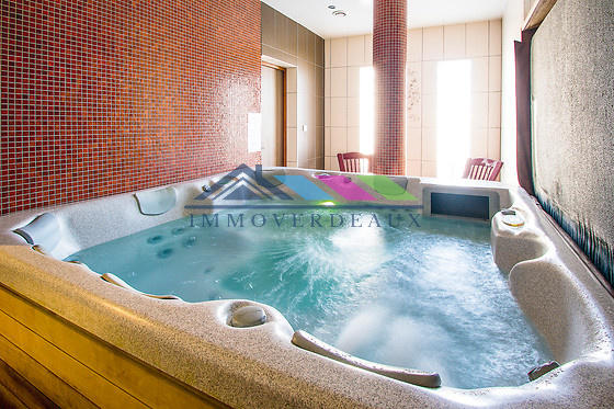 Local commercial - 1 800 m² - 25 pièces