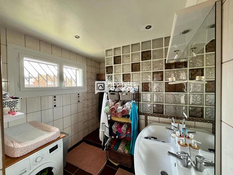 Maison - 200 m² - 8 pièces