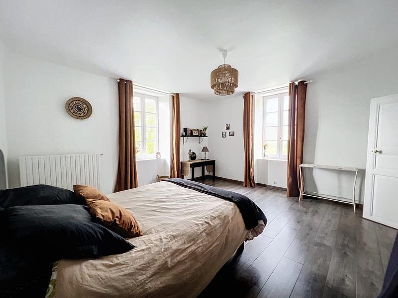 Maison - 400 m² - 12 pièces