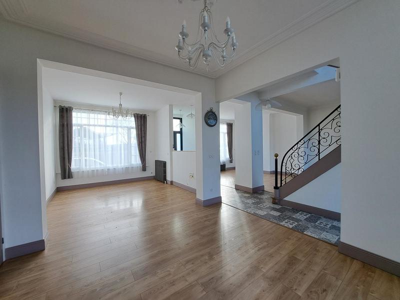 Maison - 230 m² - 7 pièces