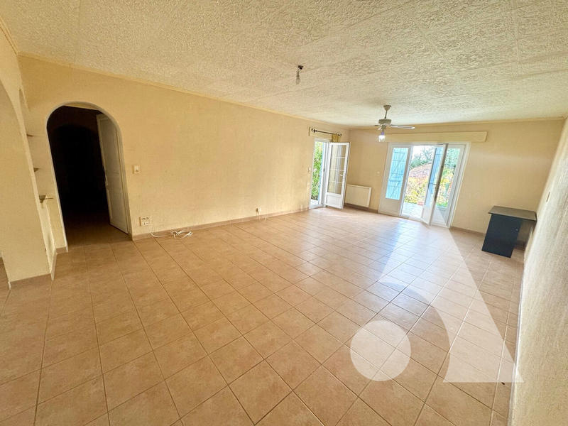 Maison - 247 m² - 7 pièces