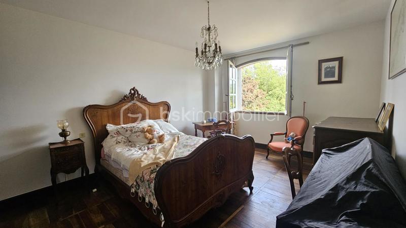 Propriété - 212 m² - 10 pièces