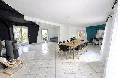 Maison - 230 m² - 7 pièces