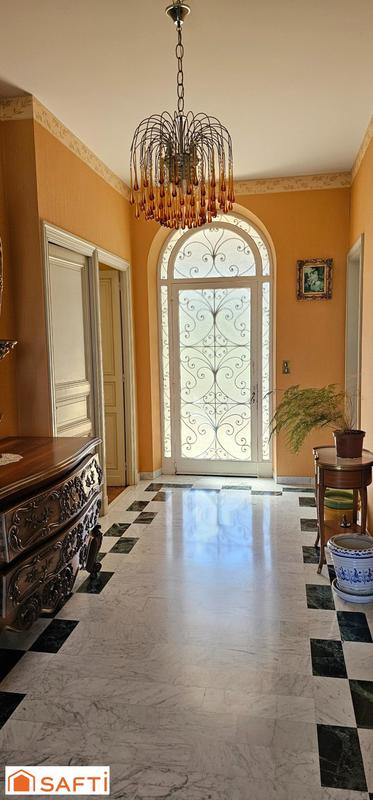 Maison - 322 m² - 9 pièces