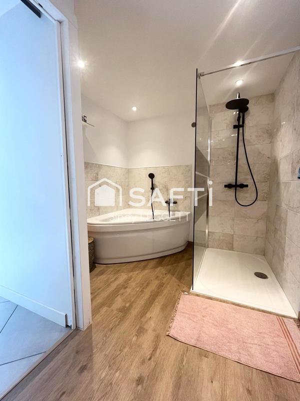 Maison - 201 m² - 7 pièces