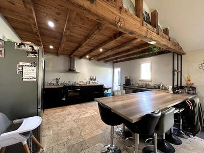 Maison - 240 m² - 8 pièces