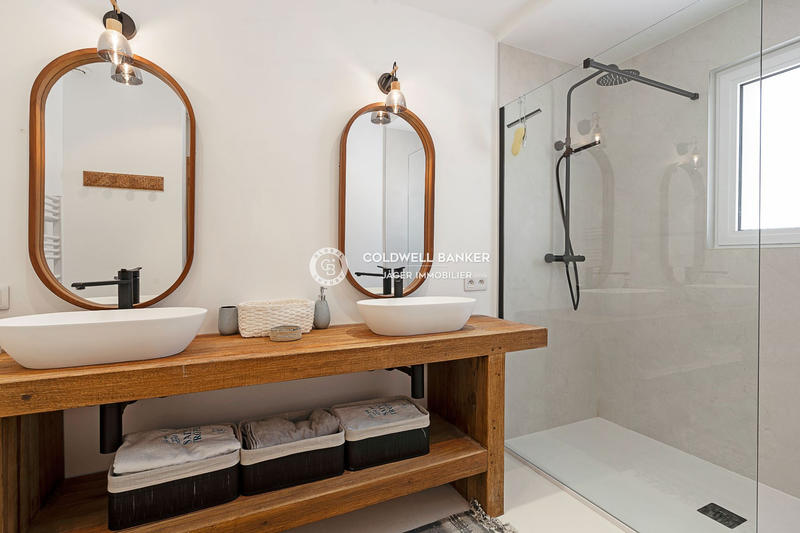 Villa - 250 m² - 5 pièces