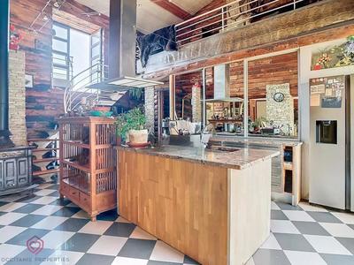 Propriété - 360 m² - 10 pièces