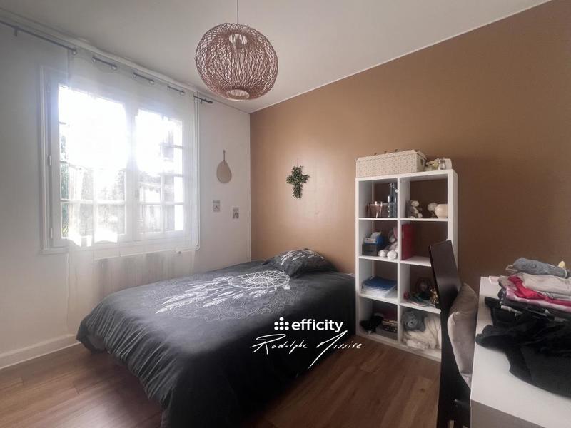 Maison - 220 m² - 8 pièces