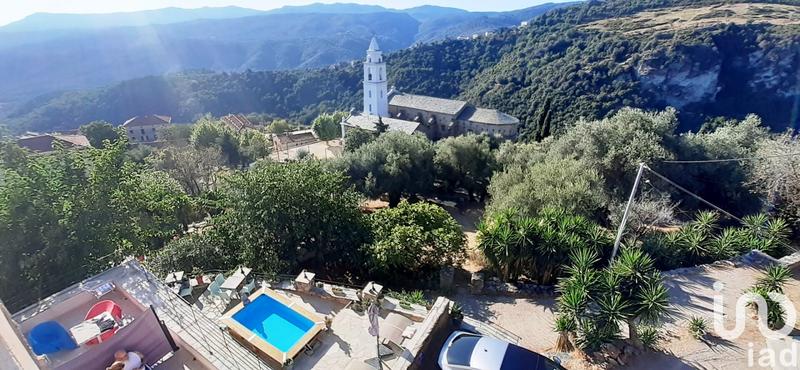 Maison - 280 m² - 16 pièces