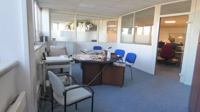 Bureau - 146 m² - 3 pièces