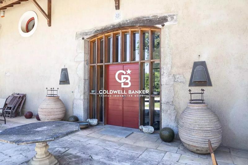 Propriété - 950 m² - 20 pièces