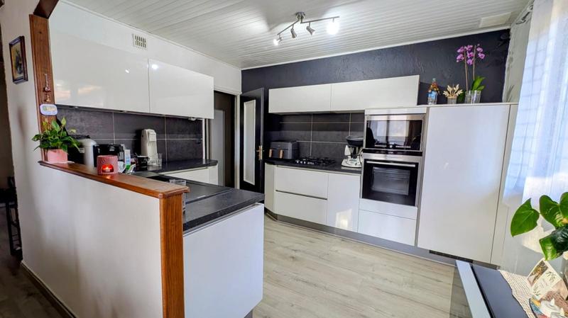 Maison traditionnelle - 184 m² - 5 pièces