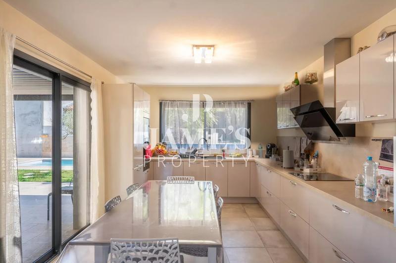 Maison - 144 m² - 5 pièces