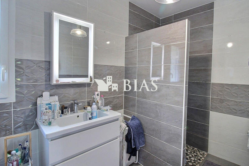 Maison contemporaine - 240 m² - 6 pièces