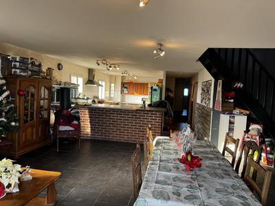 Maison - 163 m² - 8 pièces