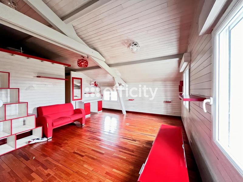 Maison de bois - 225 m² - 7 pièces