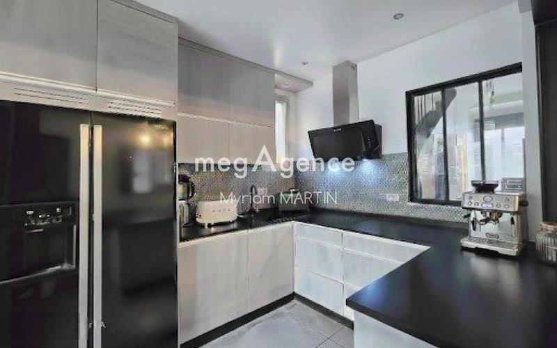 Maison - 232 m² - 9 pièces