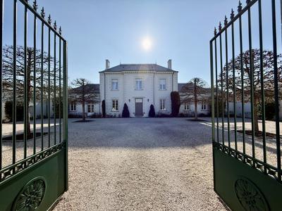 Maison - 454 m² - 12 pièces