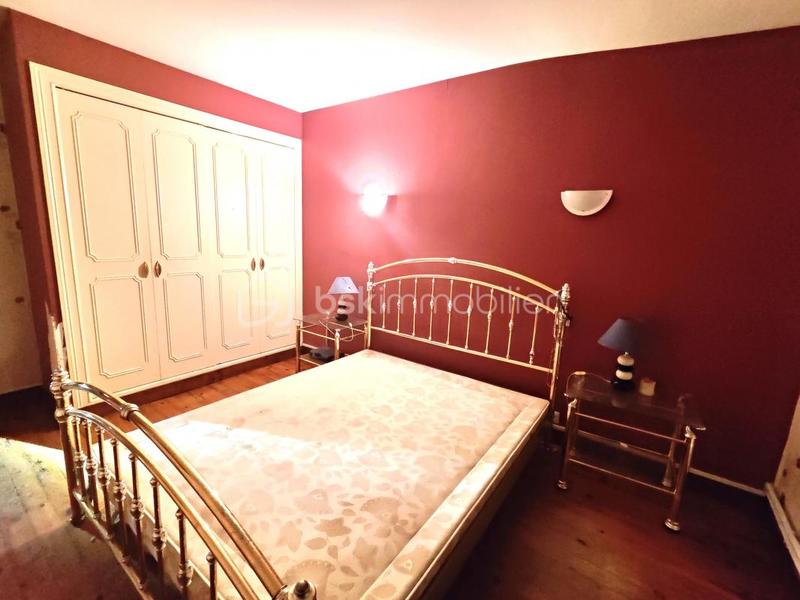 Maison - 325 m² - 11 pièces