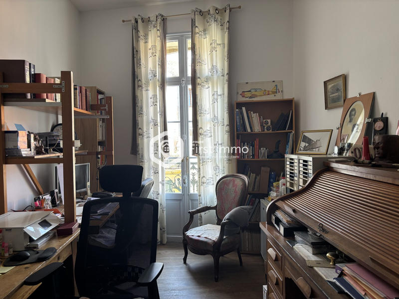 Maison - 328 m² - 10 pièces