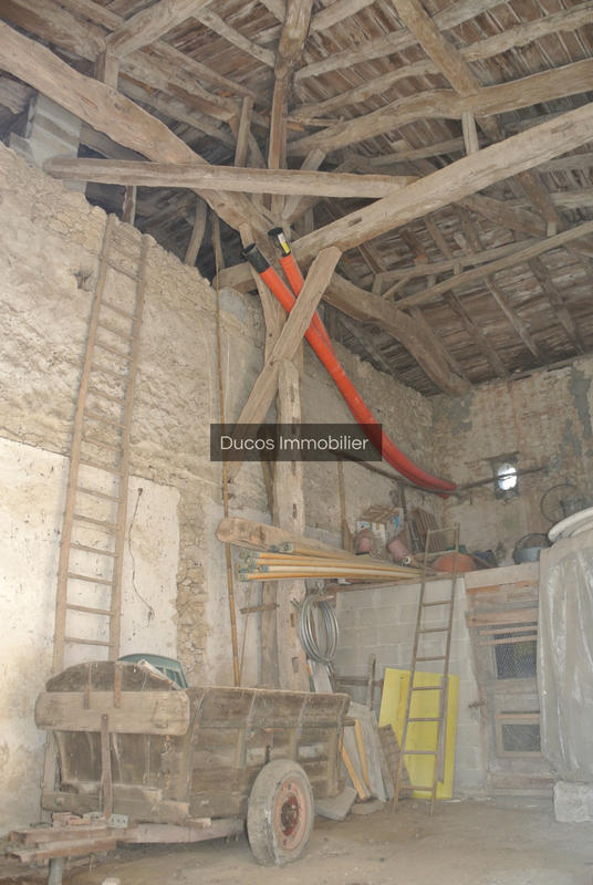 Maison - 330 m² - 1 pièce