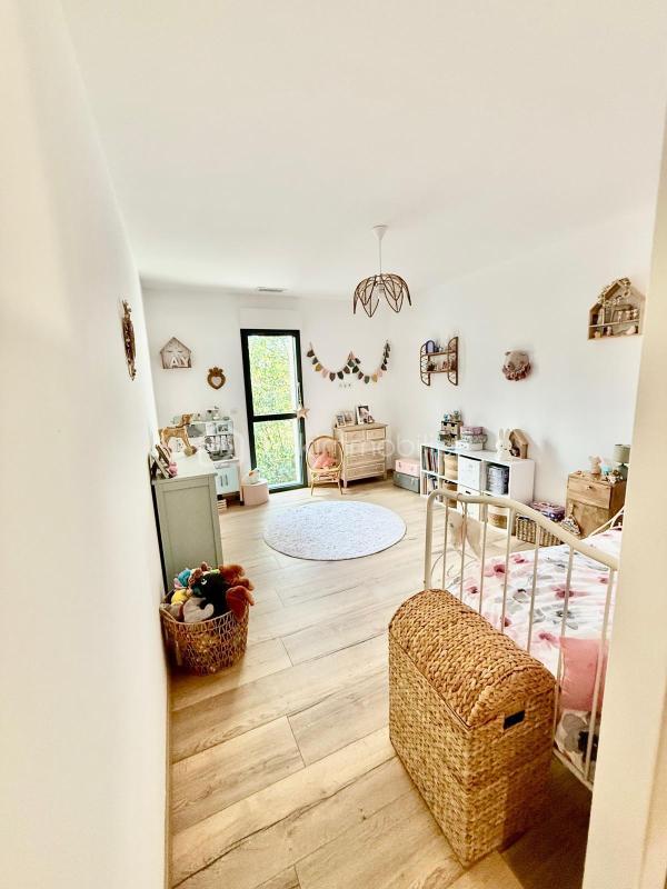 Propriété - 293 m² - 6 pièces