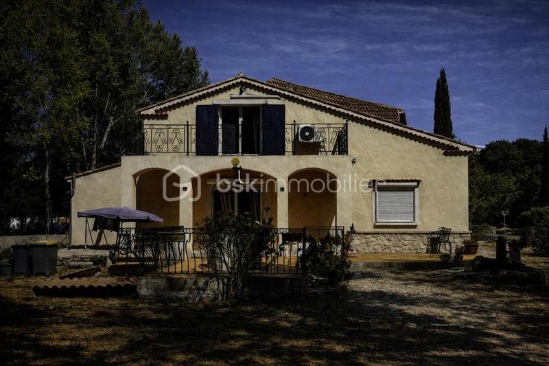 Propriété - 135 m² - 6 pièces