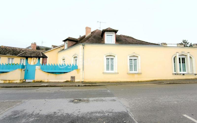 Maison traditionnelle - 219 m² - 7 pièces