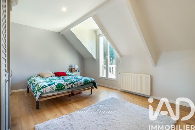 Maison - 230 m² - 8 pièces