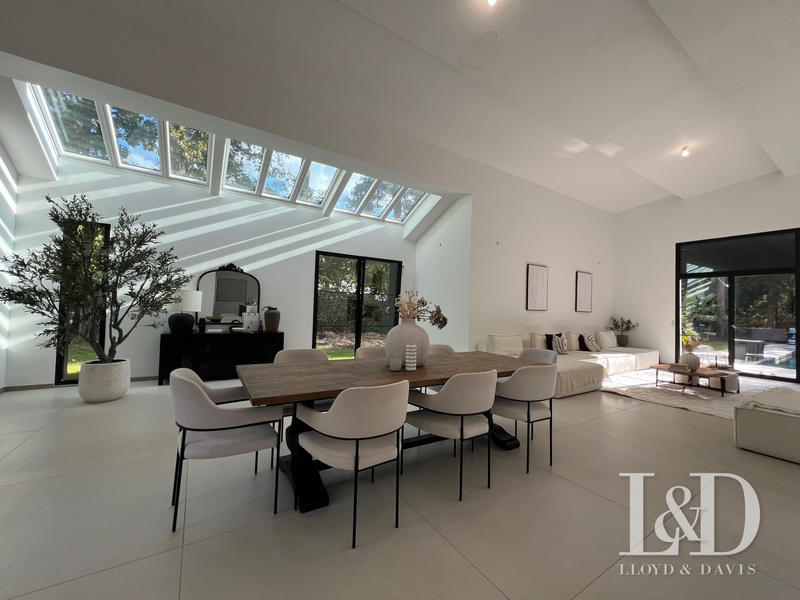 Maison - 400 m² - 12 pièces