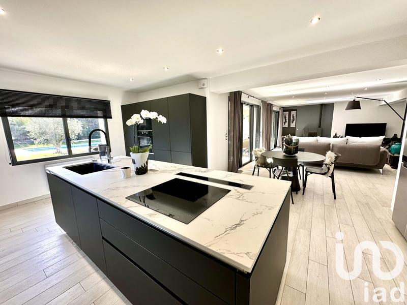 Maison - 283 m² - 8 pièces