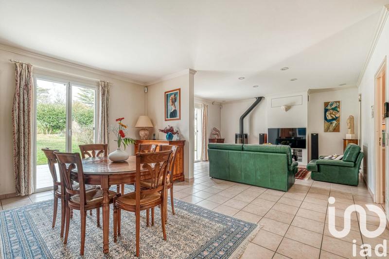 Maison - 220 m² - 7 pièces